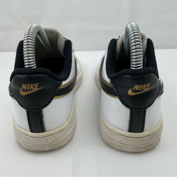 Nike Air Force 1 LV8 White Black Gold Kids Trainers UK2.5 DM3386-100 - Picture 5 of 9